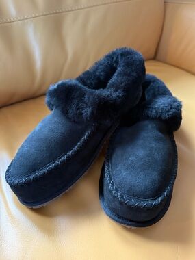 Manitobah Mukluks-Black Suede Moccasin Slippers